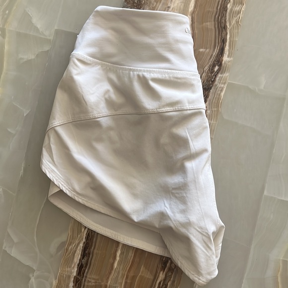 Outdoor Voices Hudson Shorts 2.5” size Small in White - Picture 3 of 5